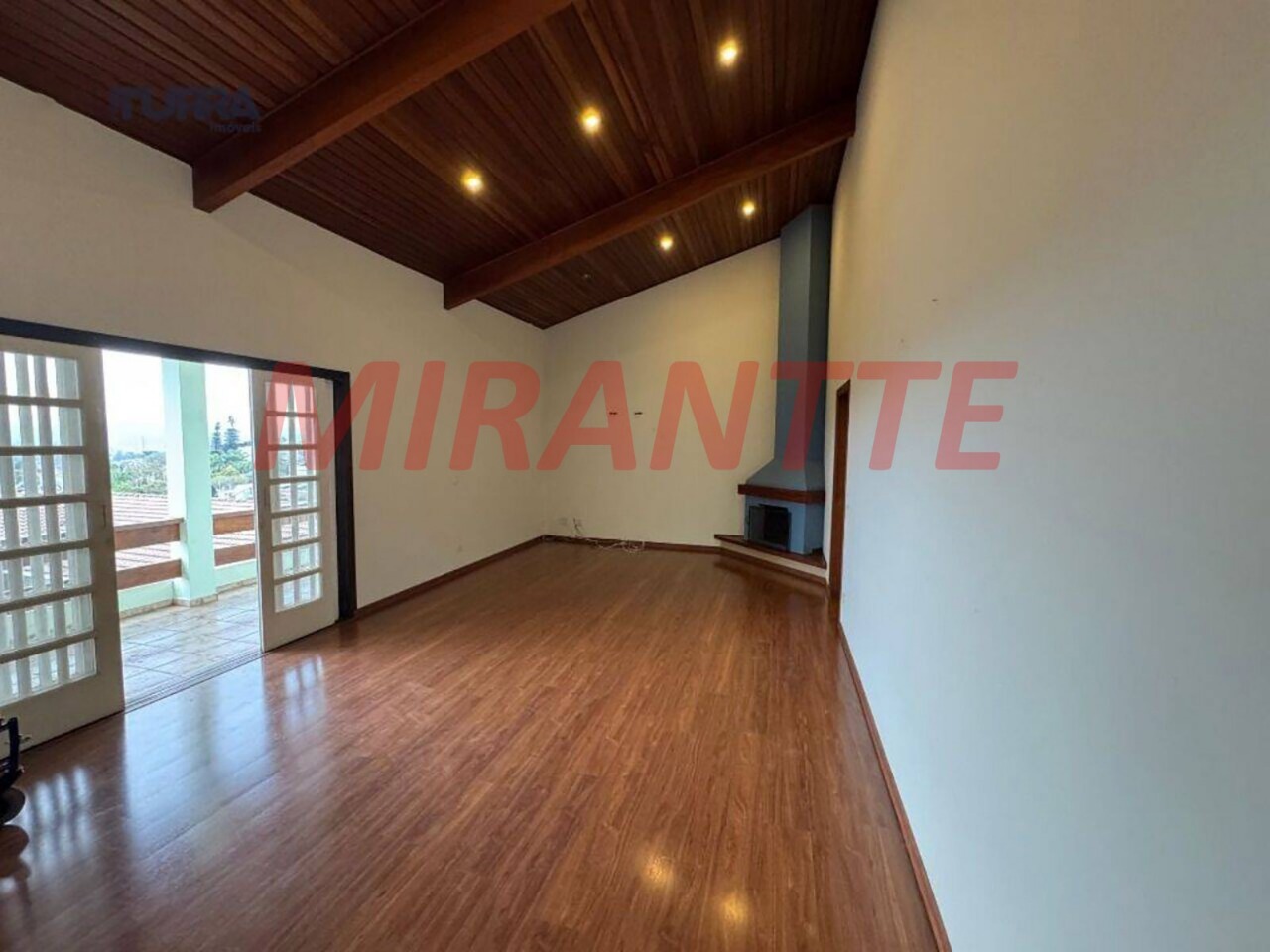 Cond. fechado de 500m² com 4 quartos em Condomínio Flamboyant