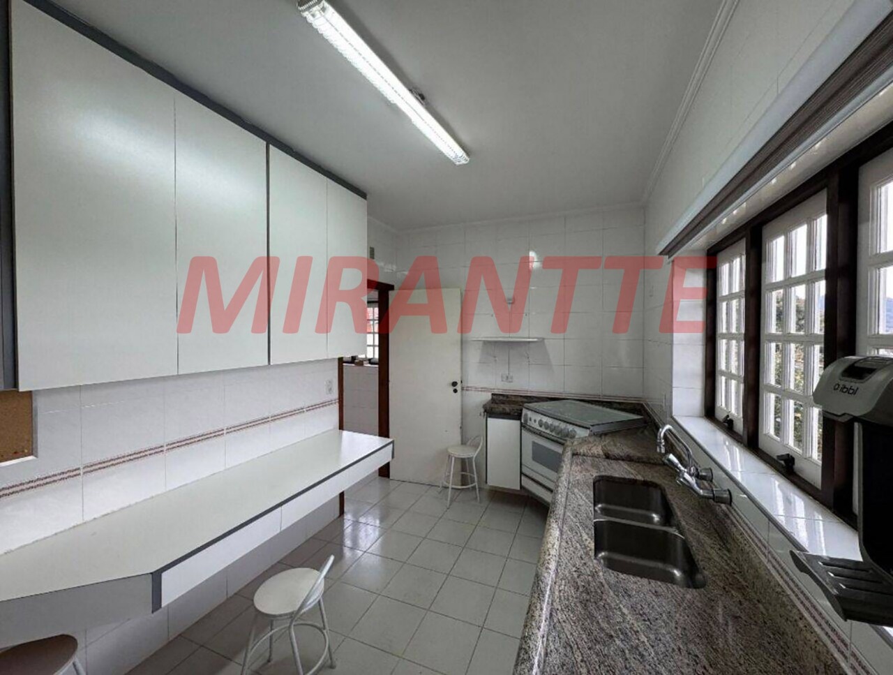 Cond. fechado de 500m² com 4 quartos em Condomínio Flamboyant