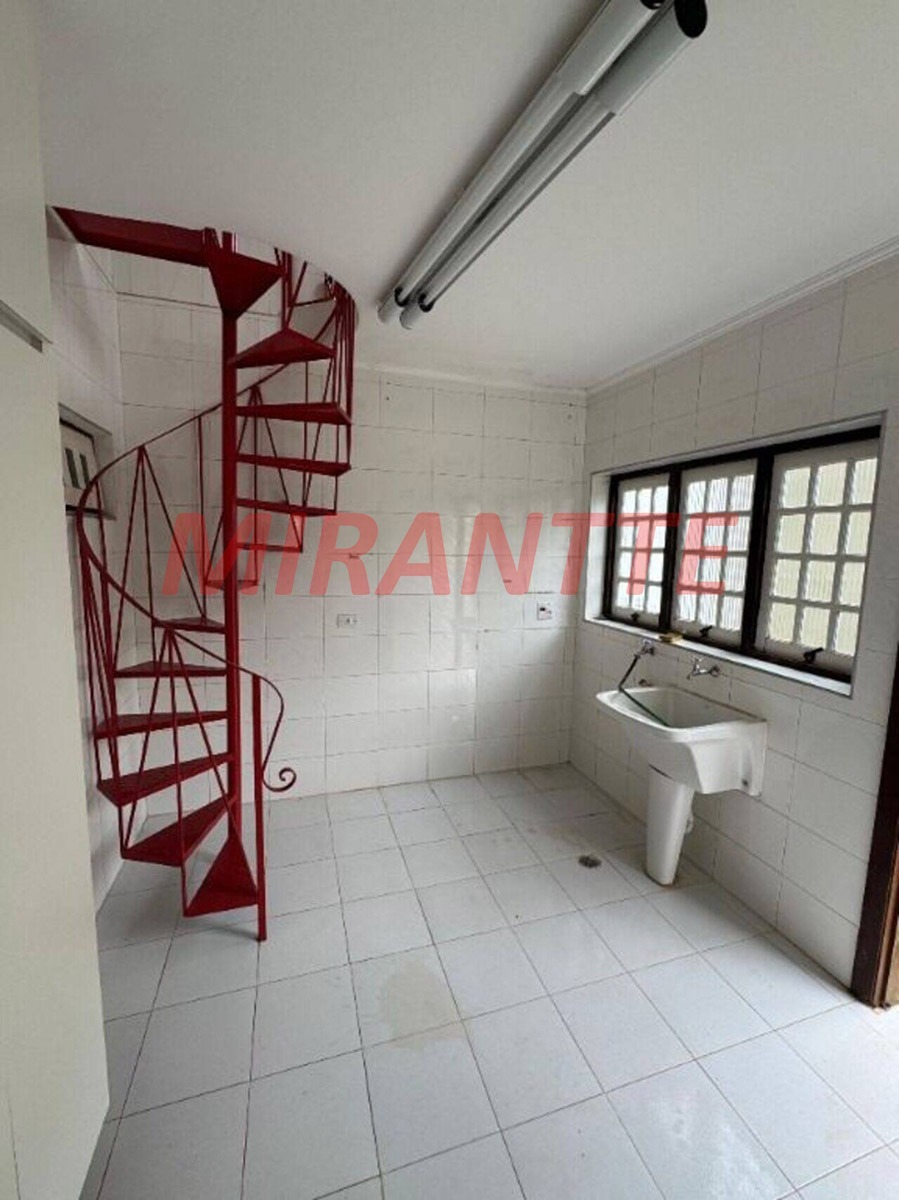 Cond. fechado de 500m² com 4 quartos em Condomínio Flamboyant