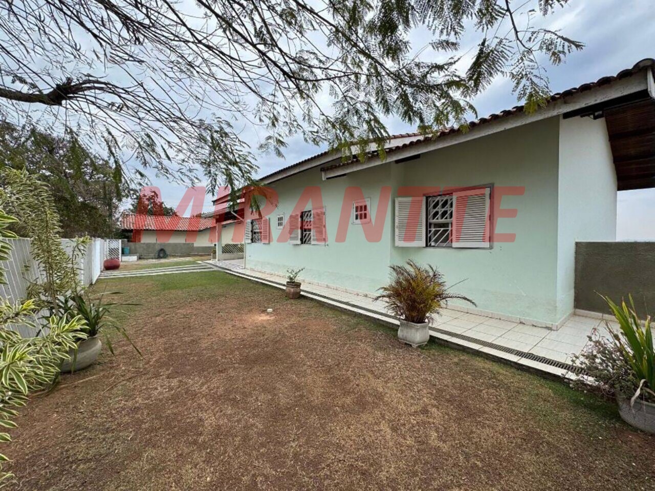 Cond. fechado de 500m² com 4 quartos em Condomínio Flamboyant