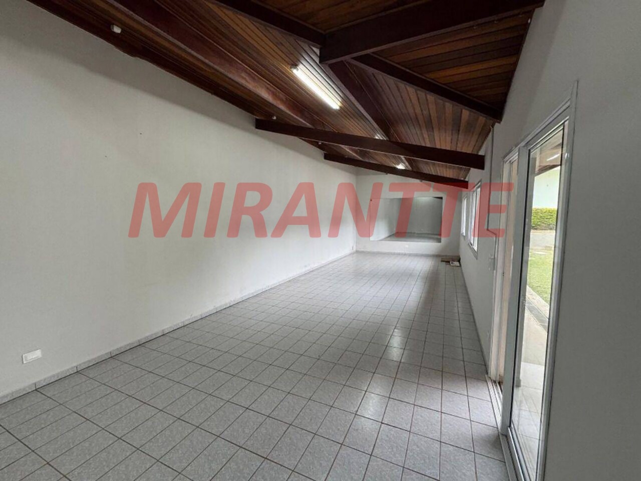 Cond. fechado de 500m² com 4 quartos em Condomínio Flamboyant