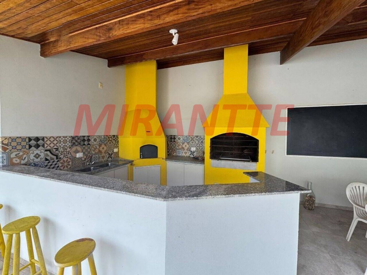 Cond. fechado de 500m² com 4 quartos em Condomínio Flamboyant