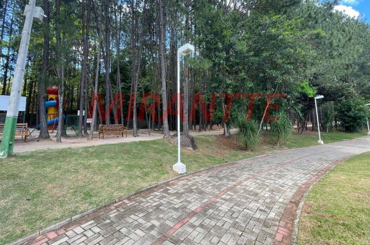 Cond. fechado de 500m² com 4 quartos em Condomínio Flamboyant