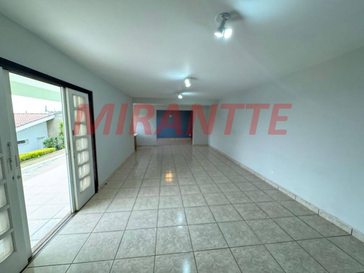 Cond. fechado de 500m² com 4 quartos em Condomínio Flamboyant