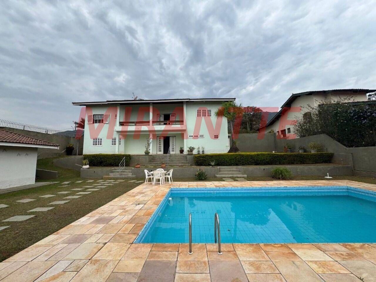 Cond. fechado de 500m² com 4 quartos em Condomínio Flamboyant