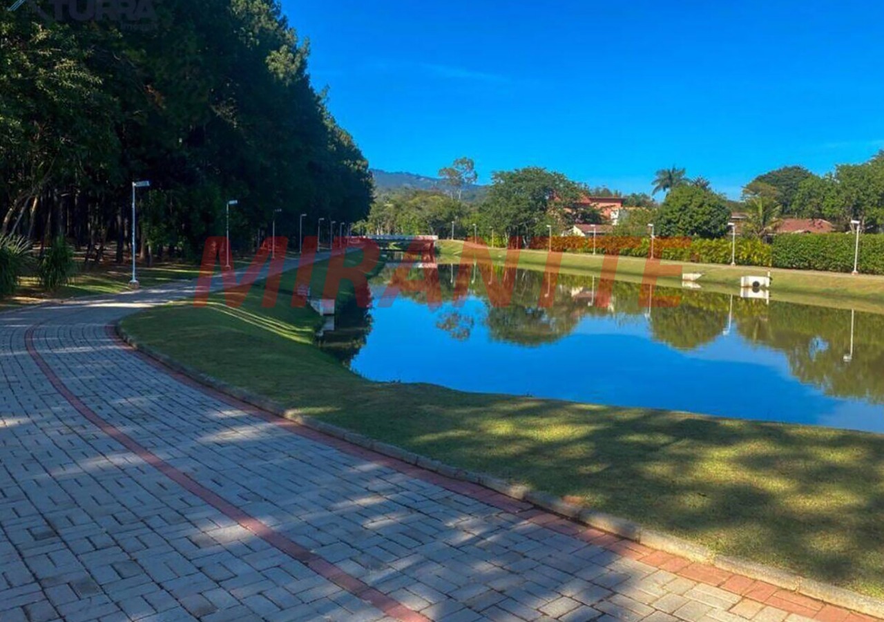 Cond. fechado de 500m² com 4 quartos em Condomínio Flamboyant