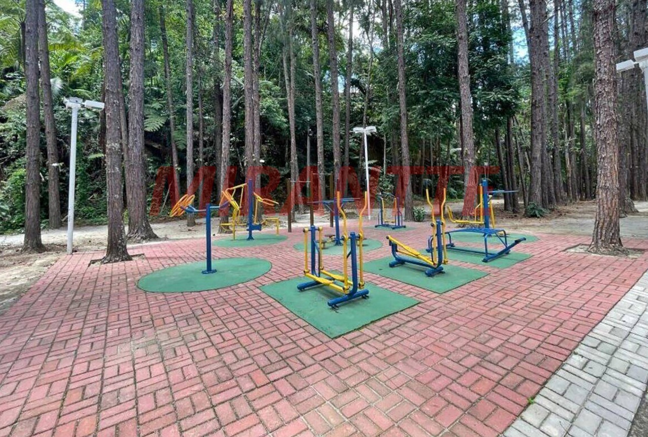 Cond. fechado de 500m² com 4 quartos em Condomínio Flamboyant