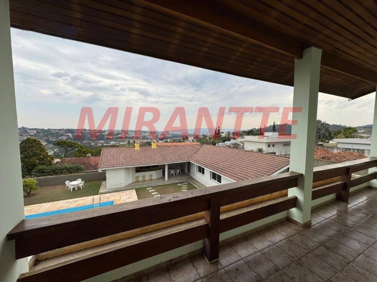 Cond. fechado de 500m² com 4 quartos em Condomínio Flamboyant