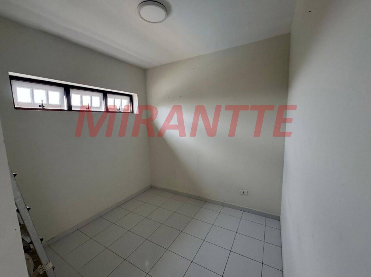 Cond. fechado de 500m² com 4 quartos em Condomínio Flamboyant