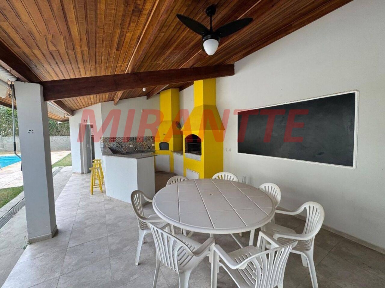 Cond. fechado de 500m² com 4 quartos em Condomínio Flamboyant