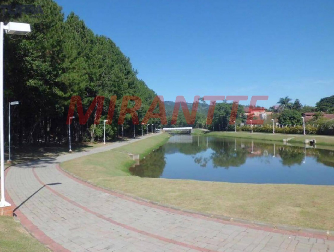 Cond. fechado de 500m² com 4 quartos em Condomínio Flamboyant