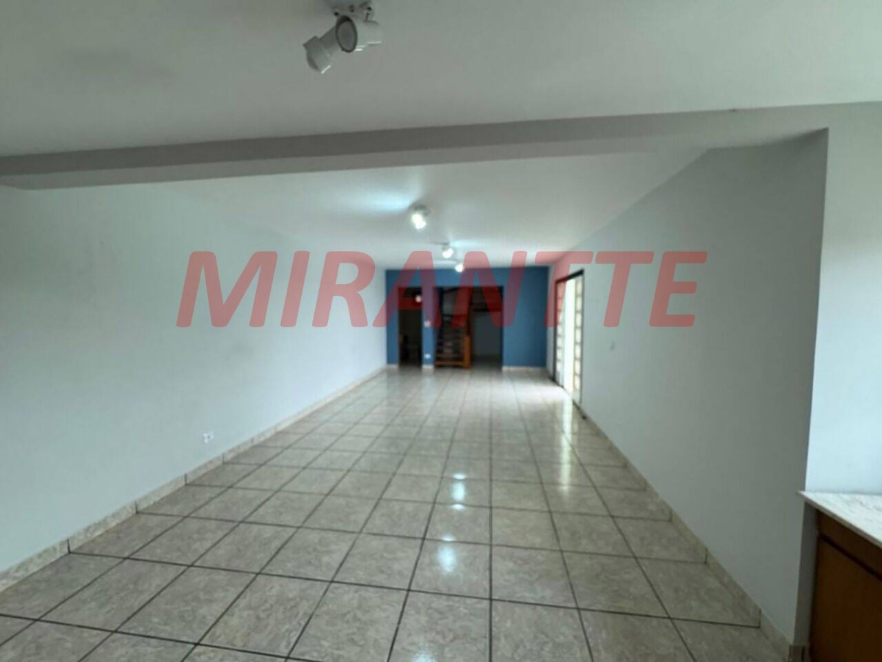 Cond. fechado de 500m² com 4 quartos em Condomínio Flamboyant