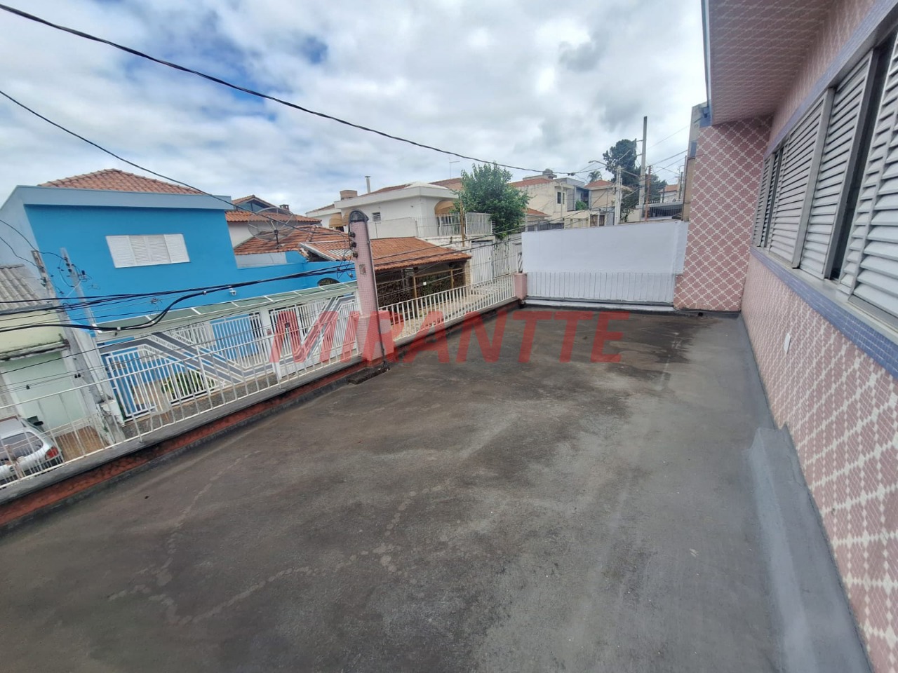 Sobrado de 191m² com 3 quartos em Água Fria