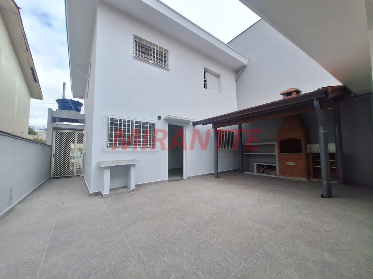 Sobrado de 191m² com 3 quartos em Água Fria