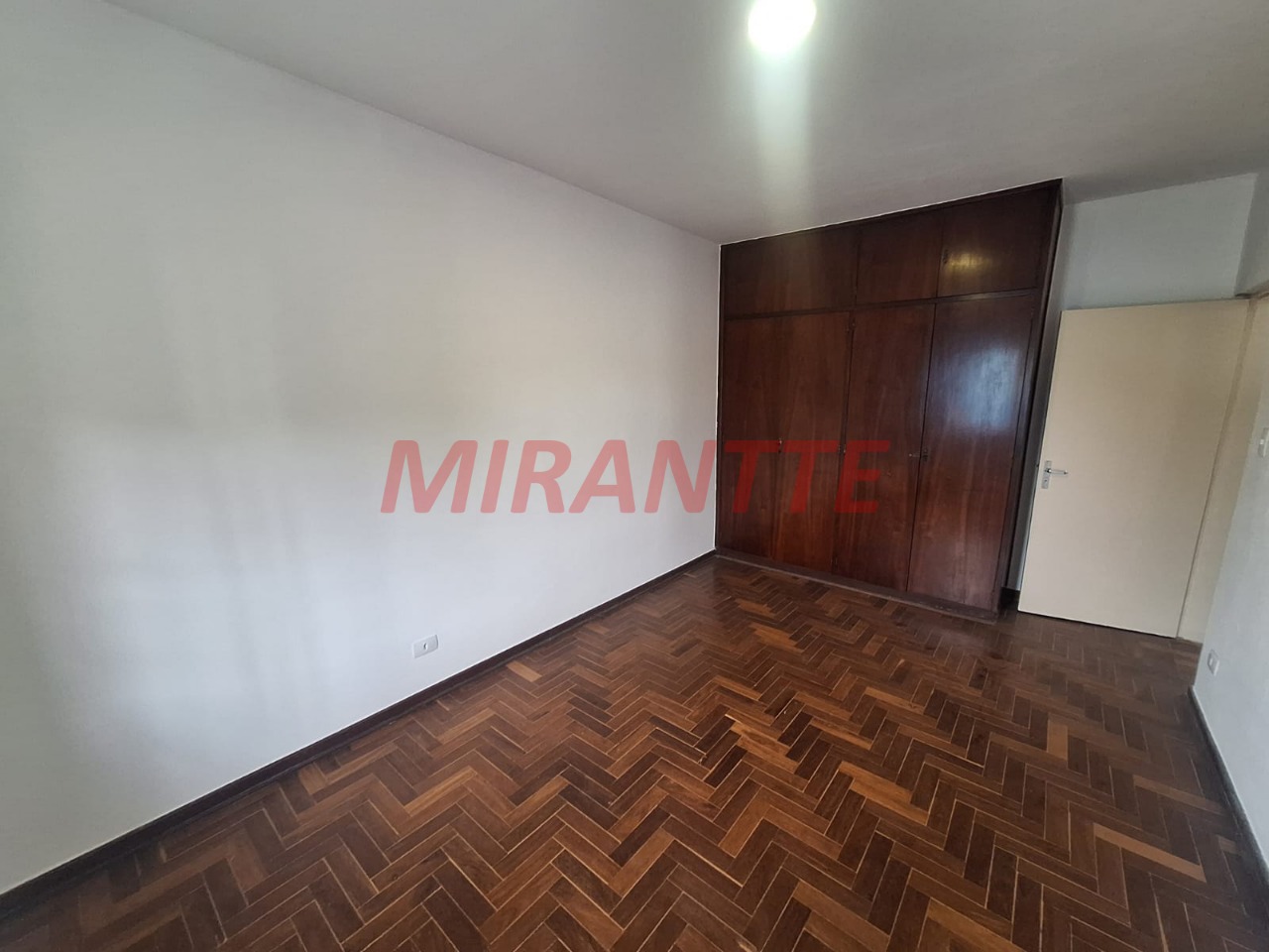 Sobrado de 191m² com 3 quartos em Água Fria