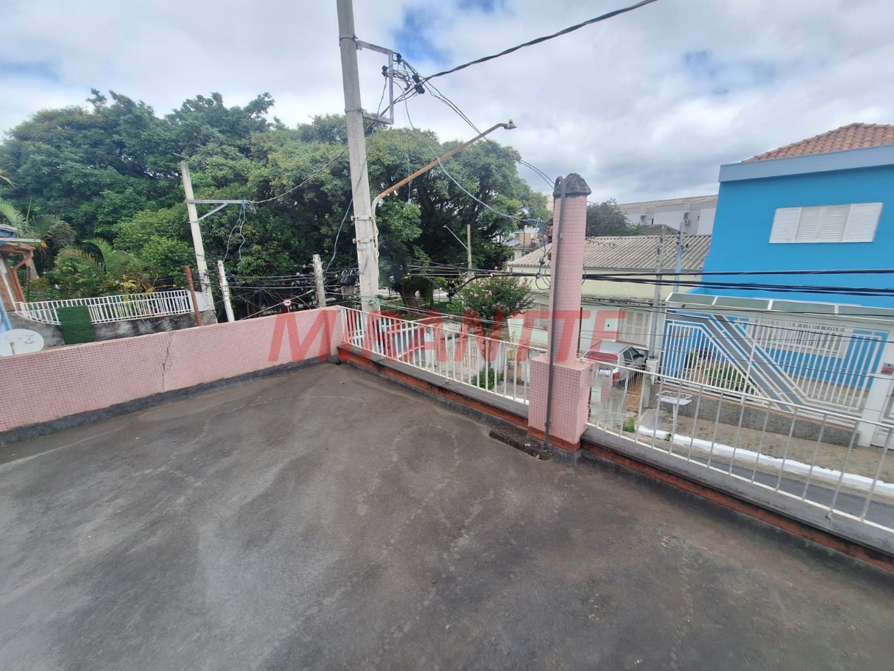 Sobrado de 191m² com 3 quartos em Água Fria