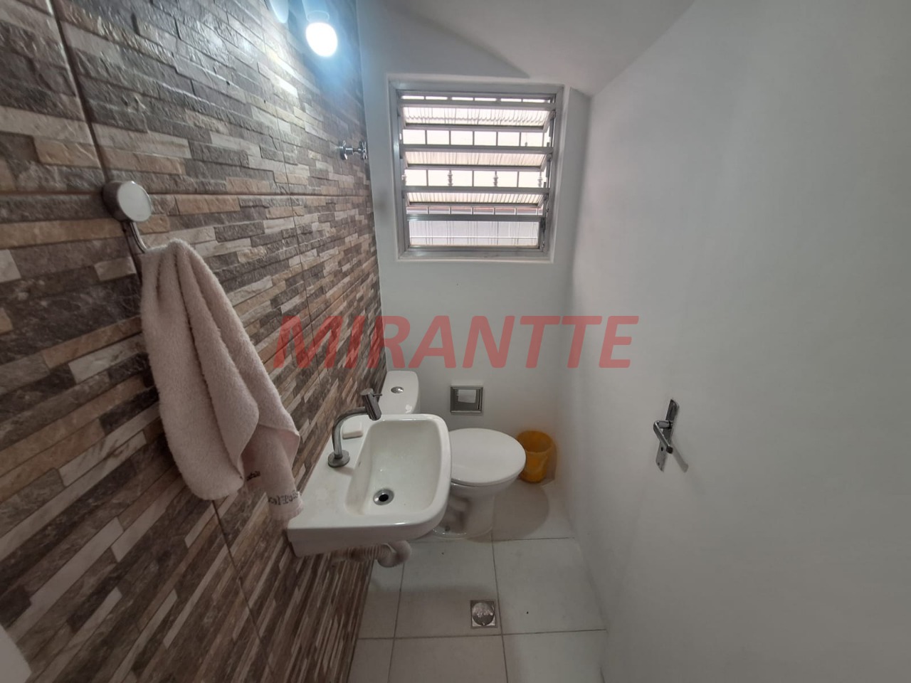 Sobrado de 191m² com 3 quartos em Água Fria