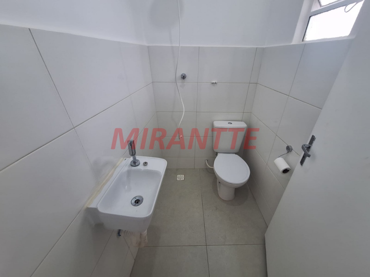 Sobrado de 191m² com 3 quartos em Água Fria
