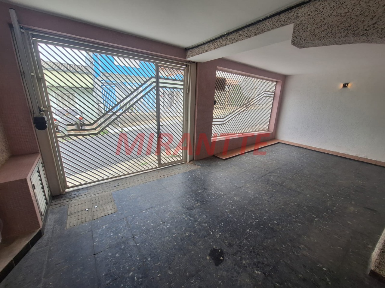 Sobrado de 191m² com 3 quartos em Água Fria