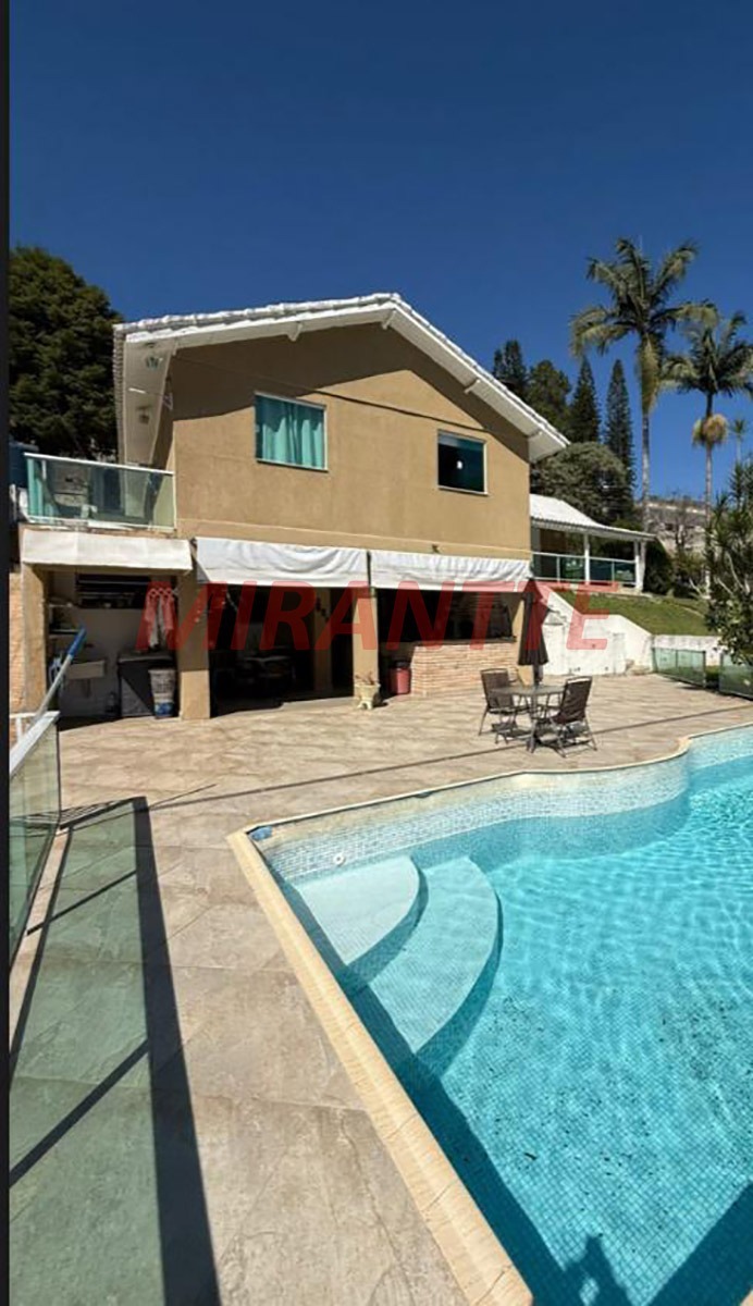 Cond. fechado de 550m² com 3 quartos em Alpes de Caieiras