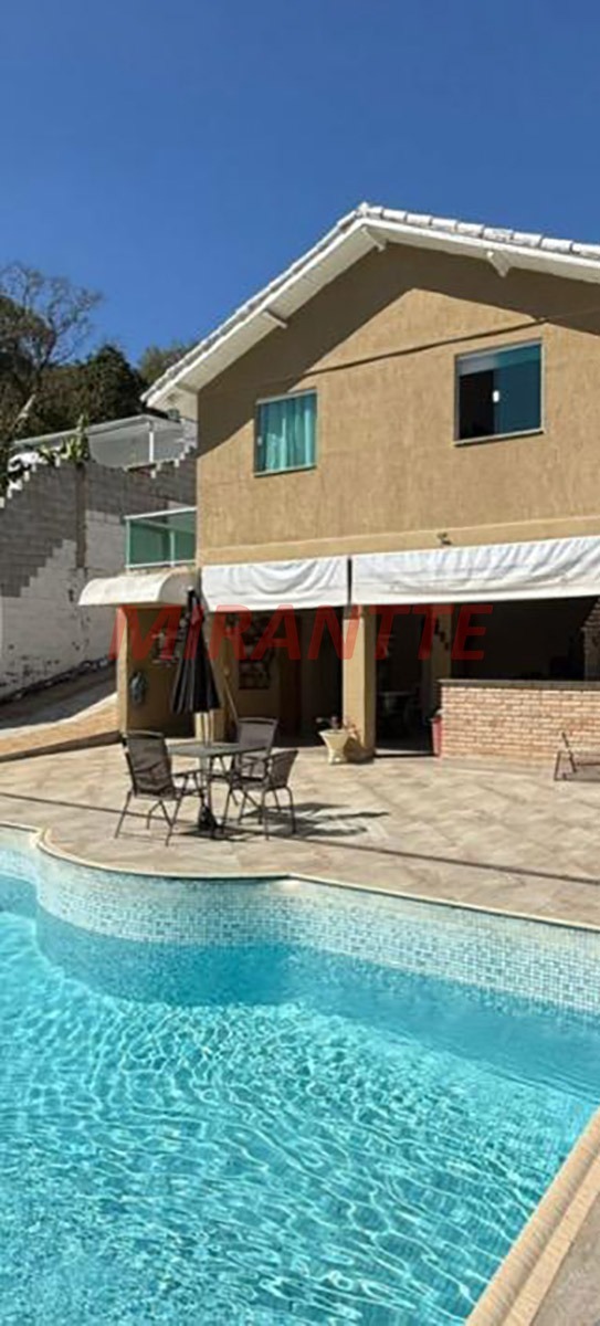 Cond. fechado de 550m² com 3 quartos em Alpes de Caieiras
