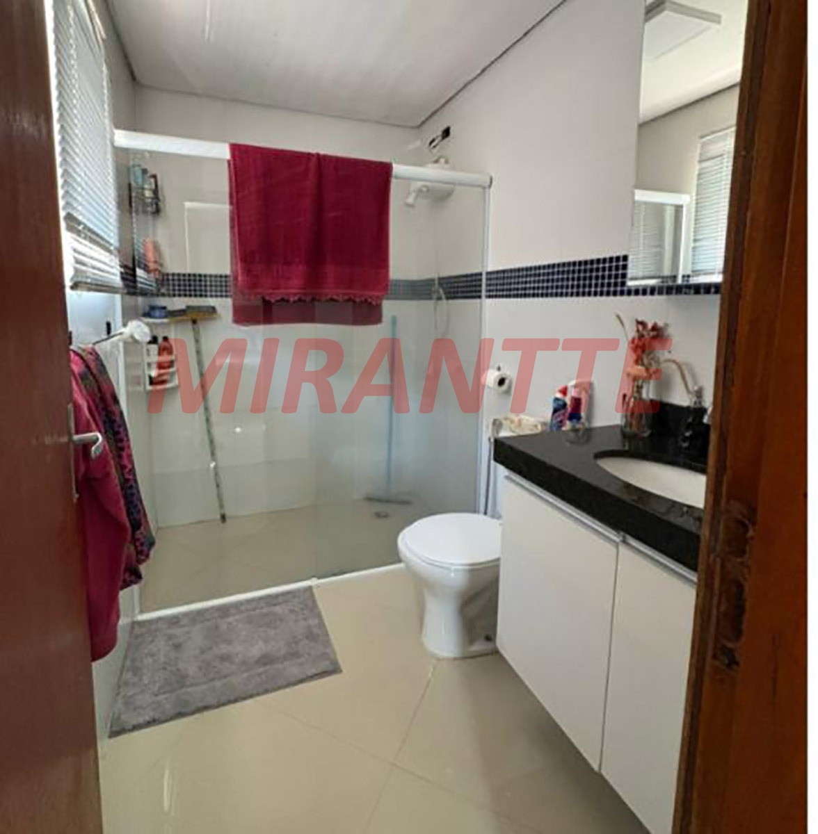 Cond. fechado de 550m² com 3 quartos em Alpes de Caieiras