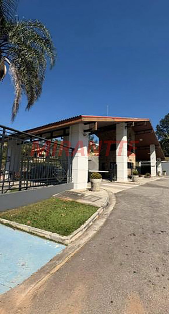 Cond. fechado de 550m² com 3 quartos em Alpes de Caieiras