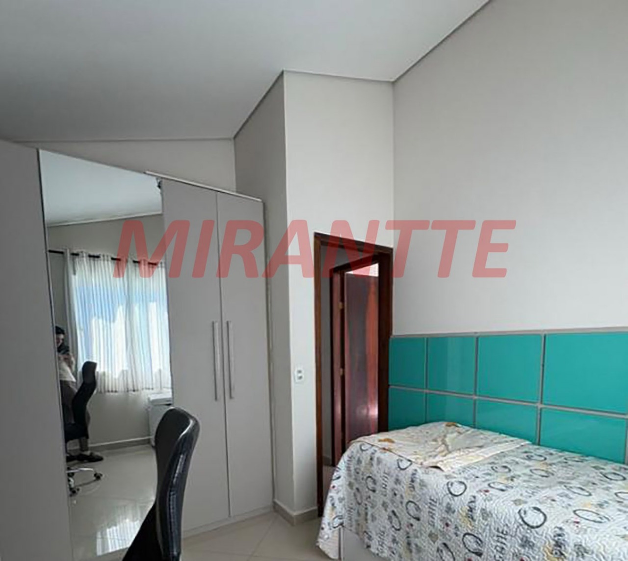 Cond. fechado de 550m² com 3 quartos em Alpes de Caieiras