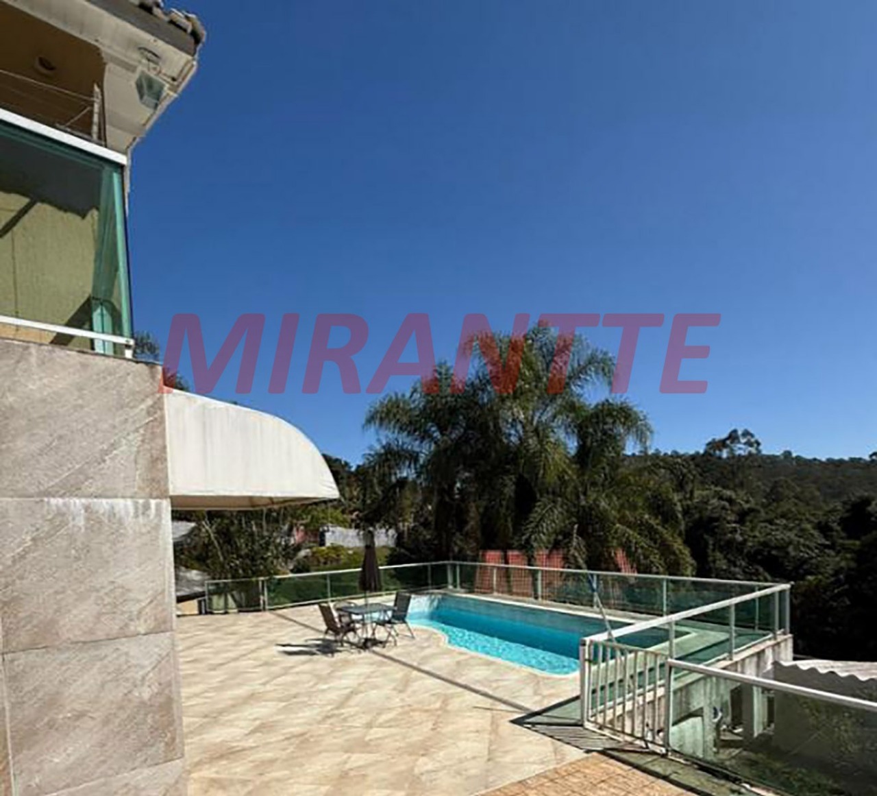 Cond. fechado de 550m² com 3 quartos em Alpes de Caieiras