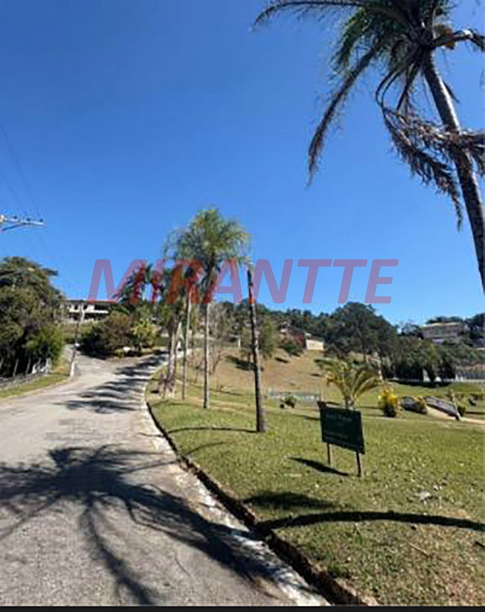 Cond. fechado de 550m² com 3 quartos em Alpes de Caieiras