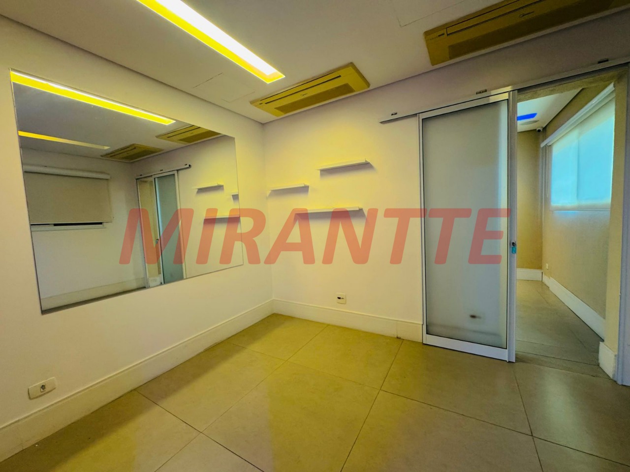 Comercial de 750m² em Santana