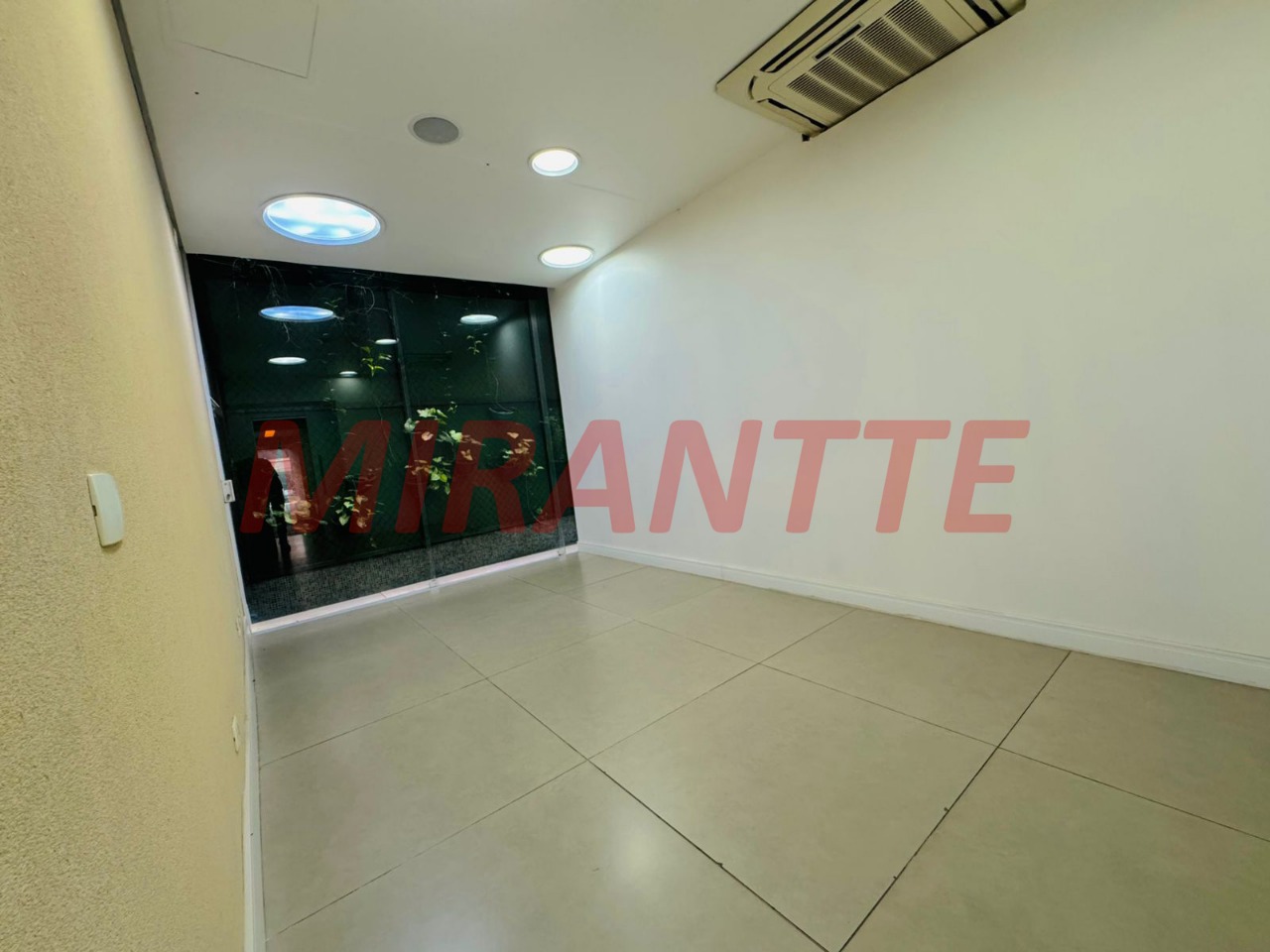 Comercial de 750m² em Santana