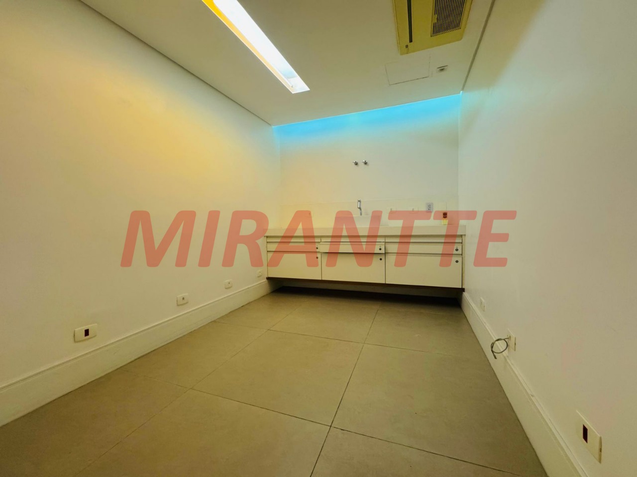 Comercial de 750m² em Santana