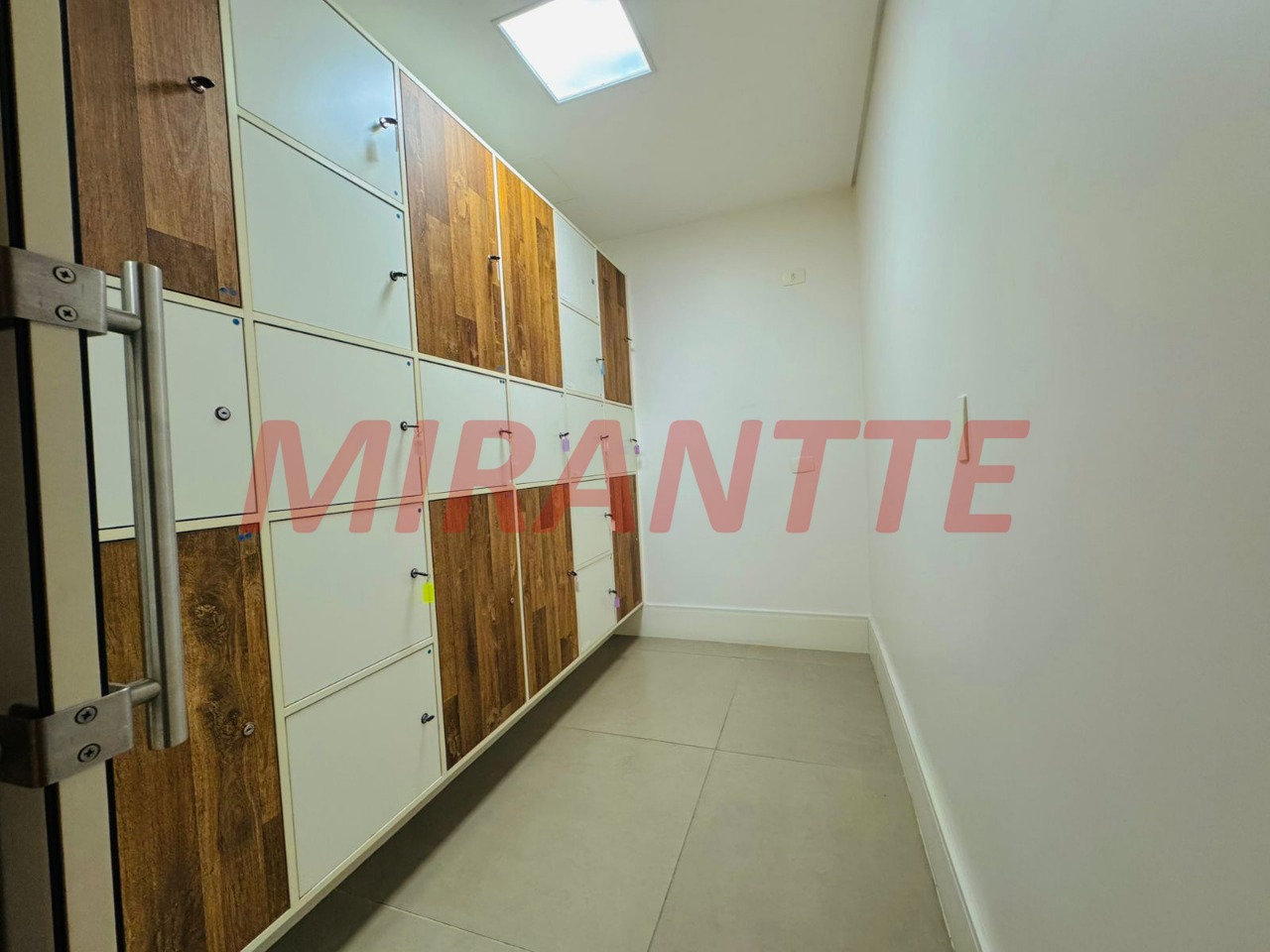 Comercial de 750m² em Santana