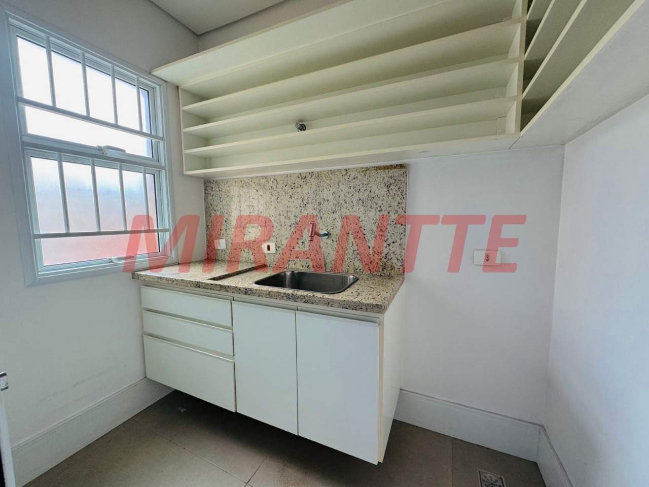 Comercial de 750m² em Santana