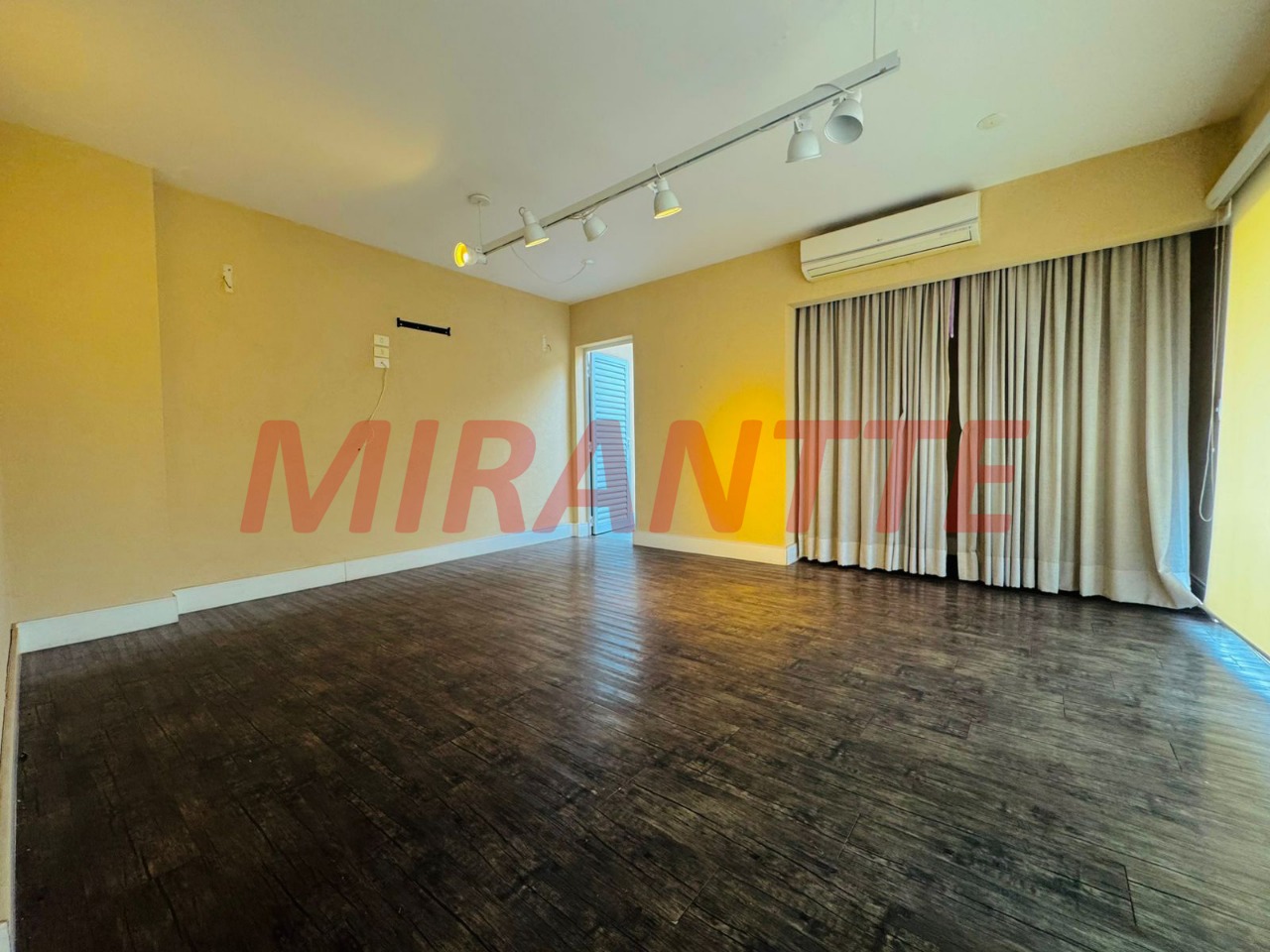 Comercial de 750m² em Santana