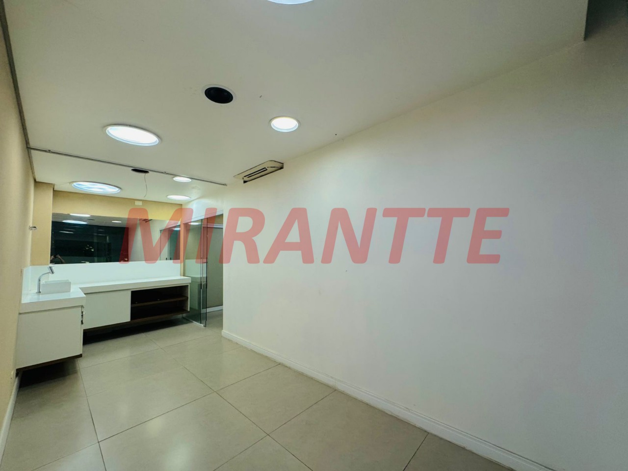 Comercial de 750m² em Santana