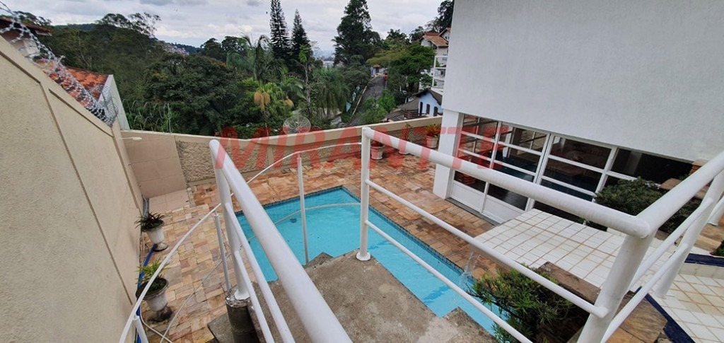Cond. fechado de 570m² com 4 quartos em Jardim Ibiratiba