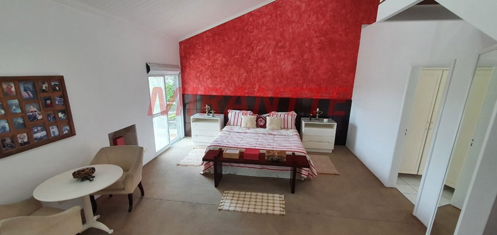 Cond. fechado de 570m² com 4 quartos em Jardim Ibiratiba