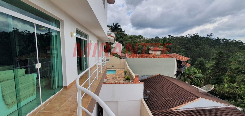 Cond. fechado de 570m² com 4 quartos em Jardim Ibiratiba