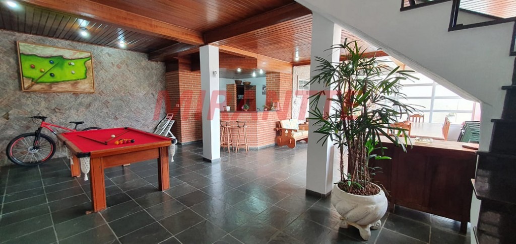 Cond. fechado de 570m² com 4 quartos em Jardim Ibiratiba