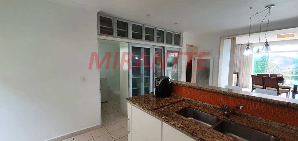 Cond. fechado de 570m² com 4 quartos em Jardim Ibiratiba