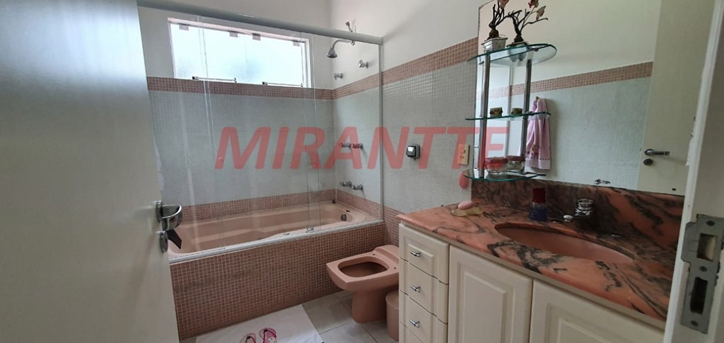 Cond. fechado de 570m² com 4 quartos em Jardim Ibiratiba