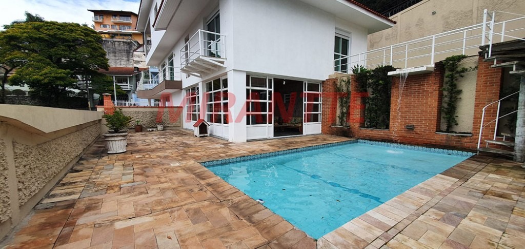Cond. fechado de 570m² com 4 quartos em Jardim Ibiratiba