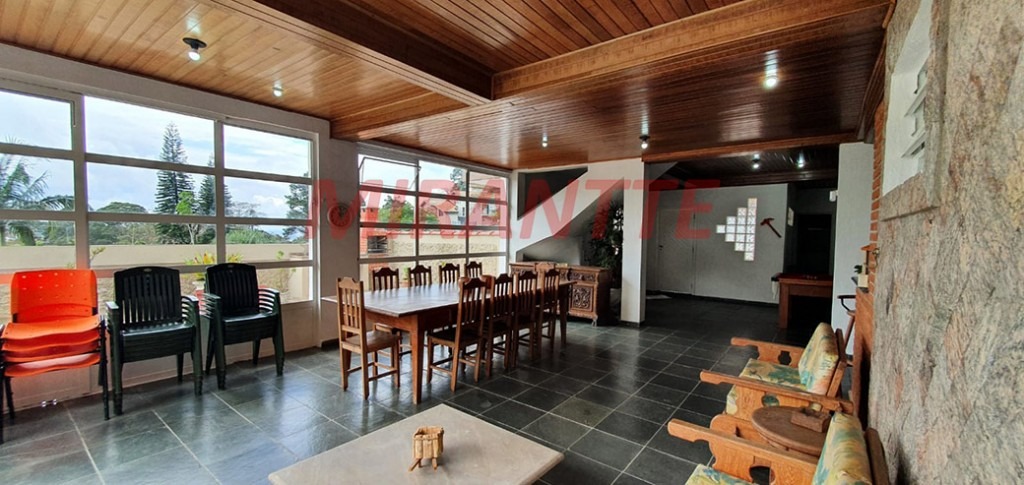 Cond. fechado de 570m² com 4 quartos em Jardim Ibiratiba