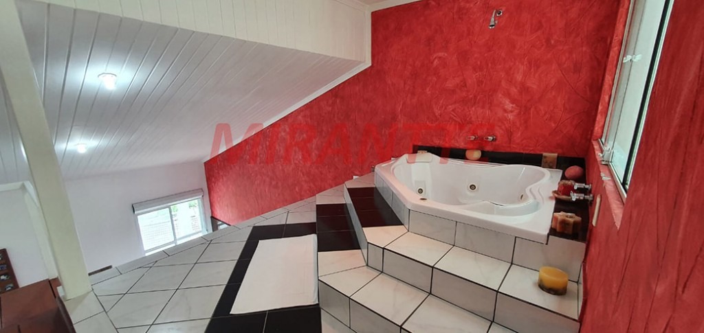 Cond. fechado de 570m² com 4 quartos em Jardim Ibiratiba