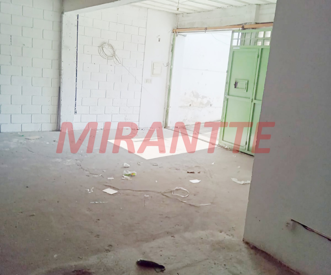 Comercial de 420m² em Parque Peruche