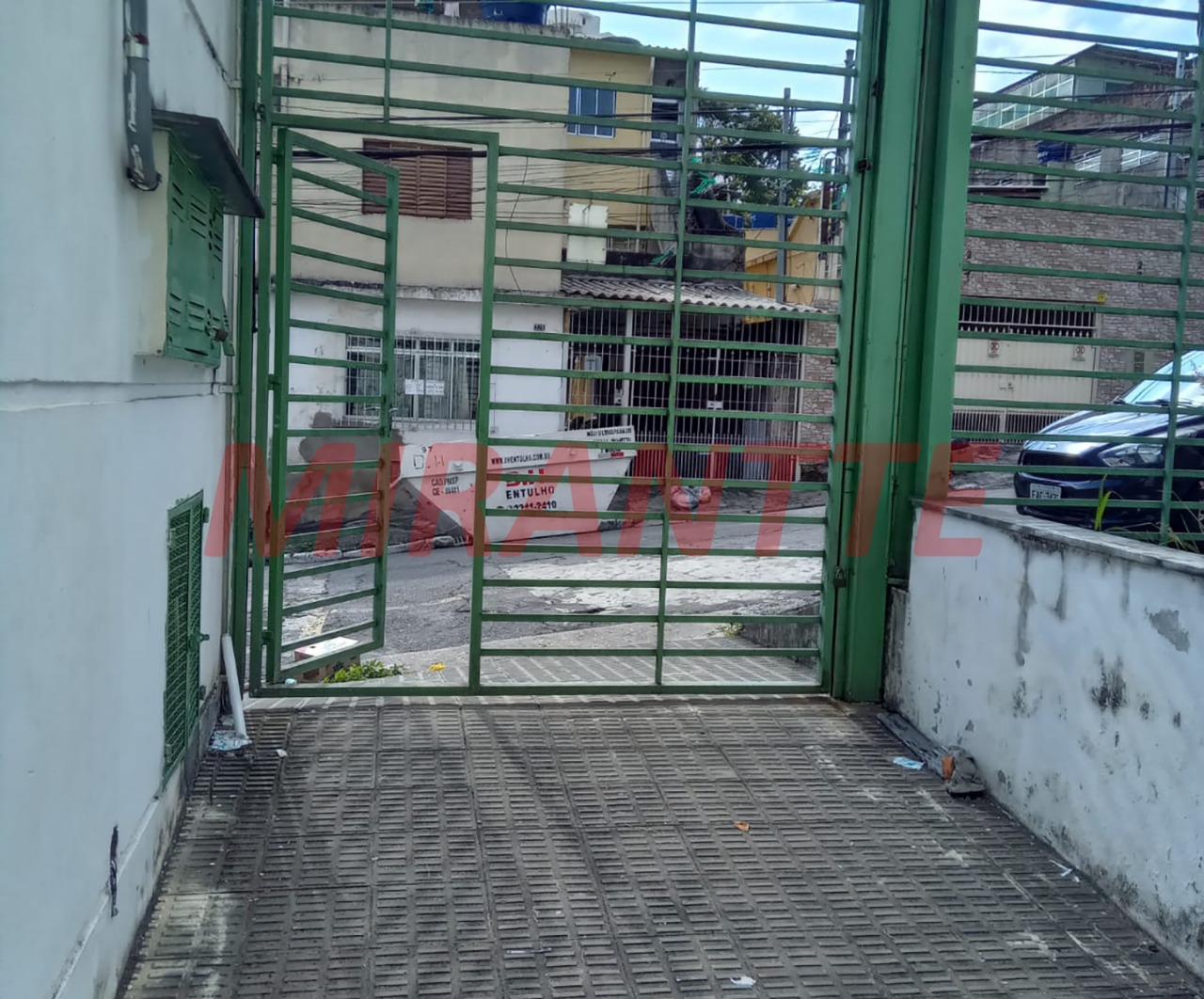 Comercial de 420m² em Parque Peruche