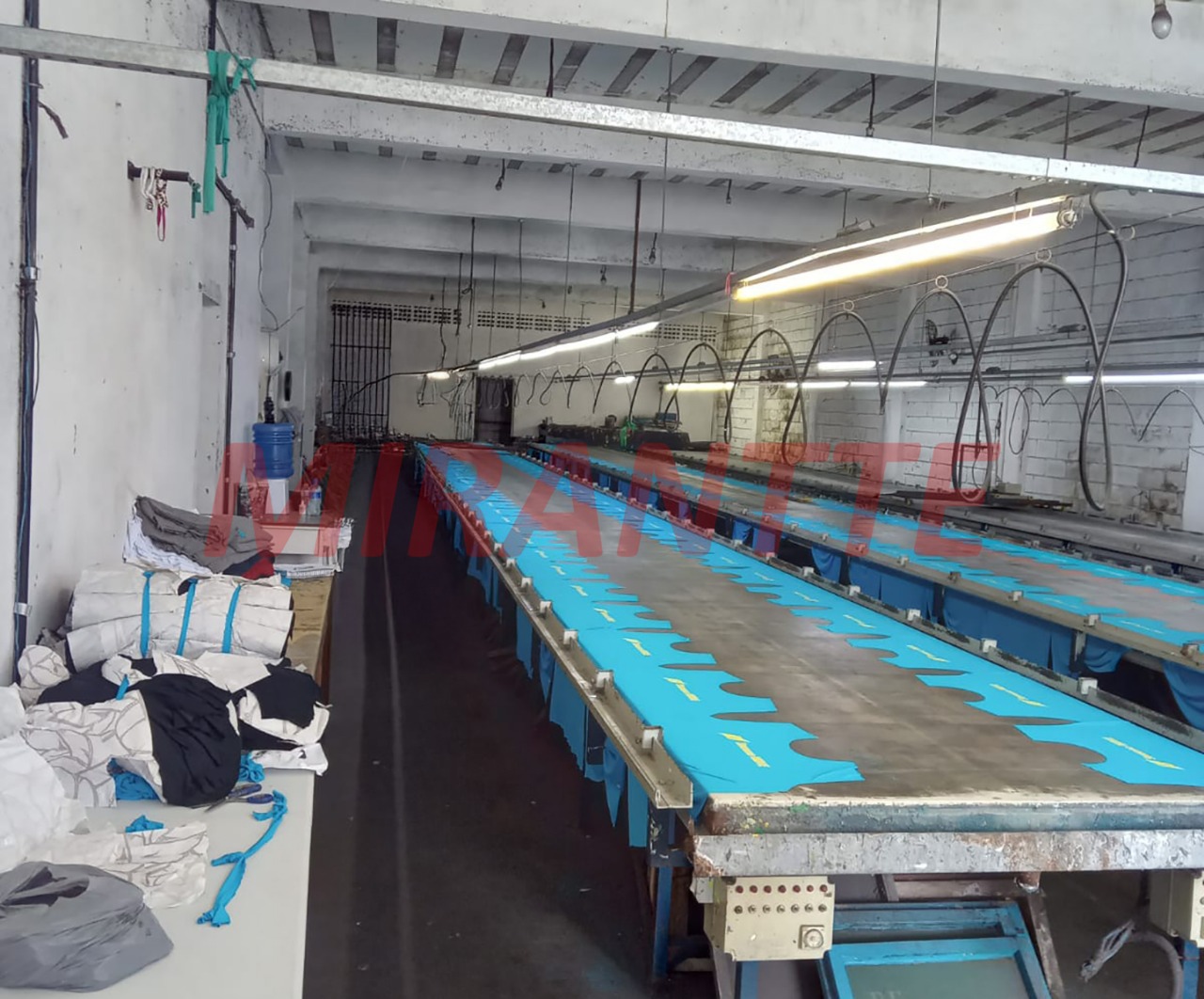 Comercial de 420m² em Parque Peruche