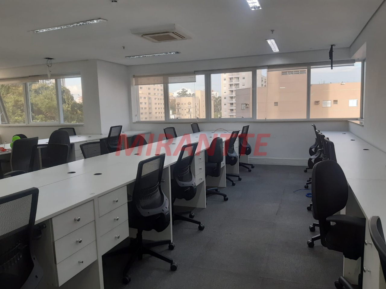 Conjunto comercial de 150m² em Vila Gustavo